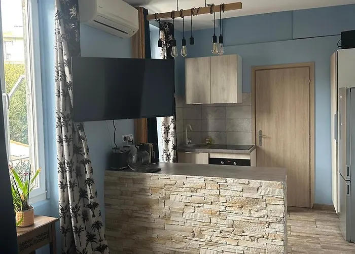 2p Plein Centre D'antibes, 500m Bord De