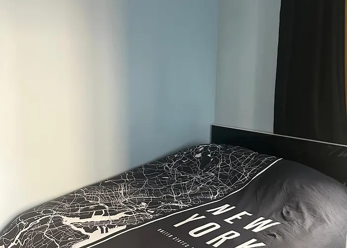 2p Plein Centre D'antibes, 500m Bord De *